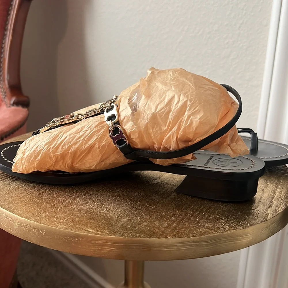Tory Burch Gemini Link T-Strap
Leather Sandals Black/Gold SZ 8M - Picture 7 of 8